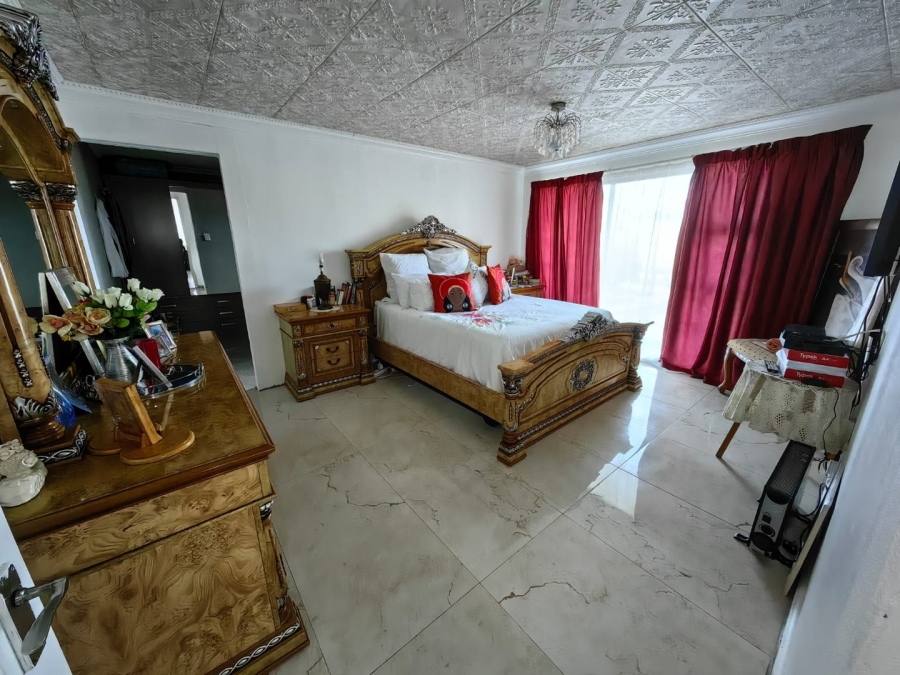 4 Bedroom Property for Sale in Muizenberg Western Cape